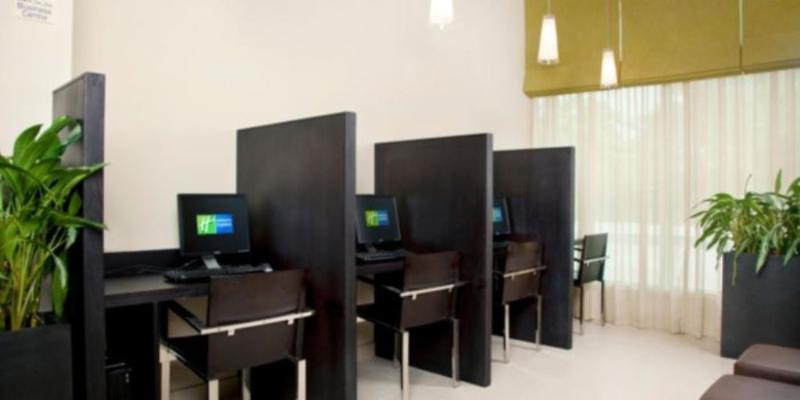 杜拜機場智選假日飯店,HOLIDAY INN EXPRESS DUBAI AIRPORT