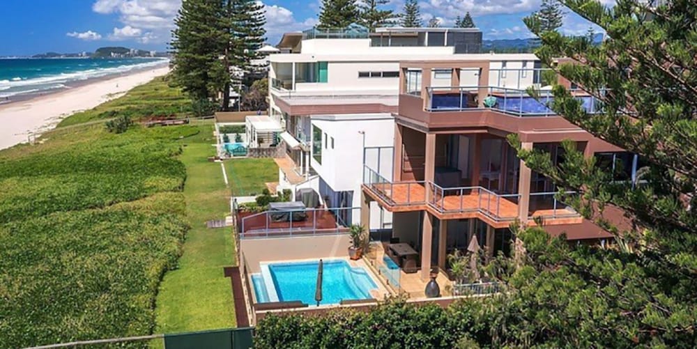 絕對海濱假日之家飯店,ABSOLUTE BEACHFRONT HOLIDAY HOUSE