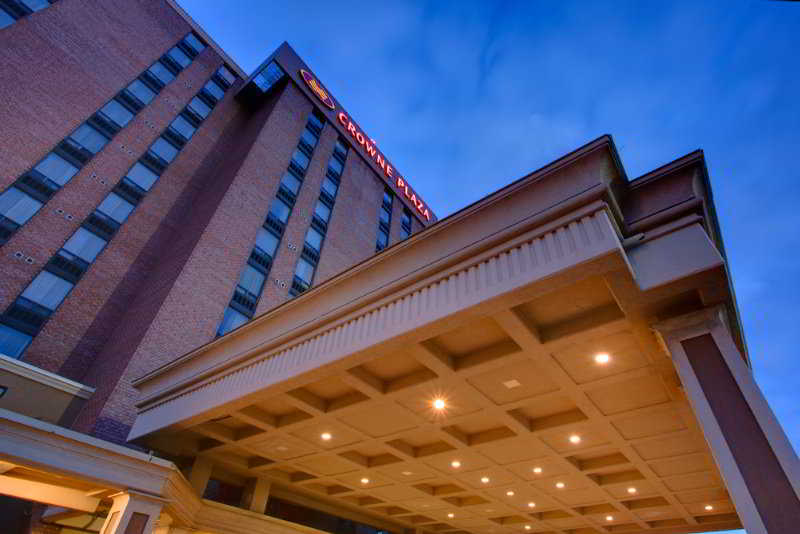 多倫多機場皇冠假日飯店,CROWNE PLAZA TORONTO AIRPORT