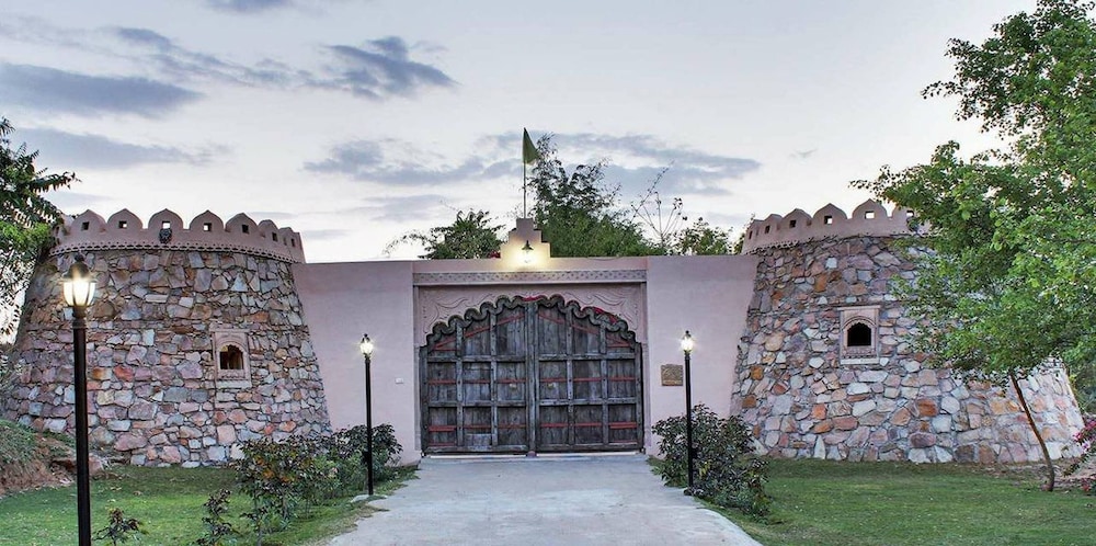 羅哈加爾堡渡假村,LOHAGARH FORT RESORT