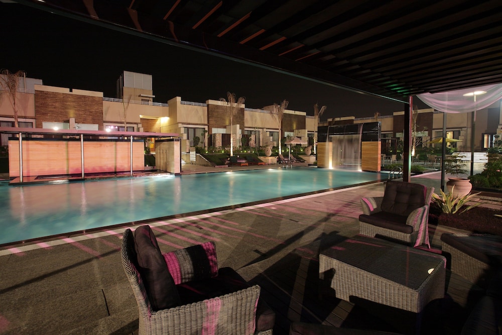 南德里 CHHATTARPUR OODLES 飯店,OODLES HOTEL CHHATTARPUR SOUTH DELHI