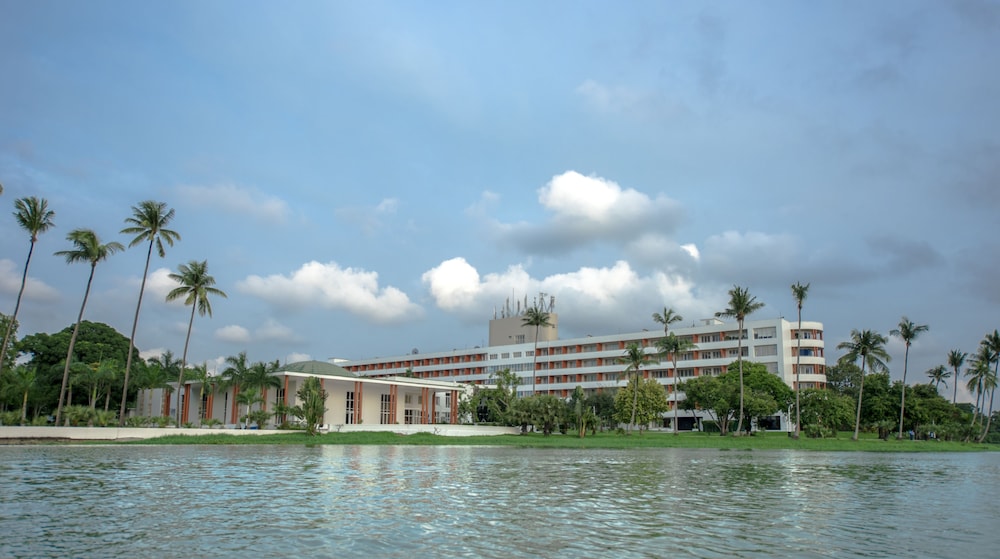 茵雅湖飯店,INYA LAKE HOTEL