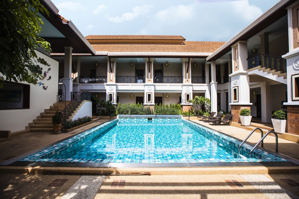 LA SEINE CITY RESORT