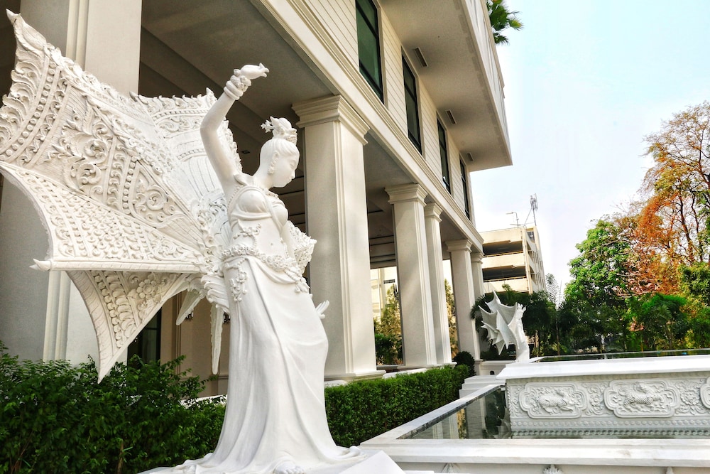 EMPRESS PREMIER HOTEL