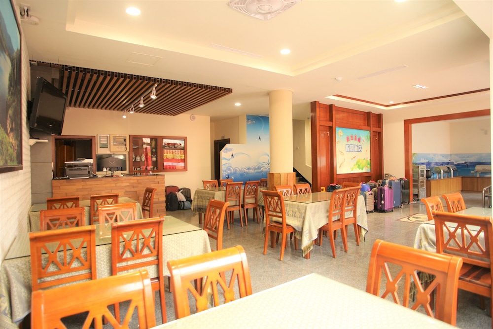 假期旅店,HOLIDAY HOTEL