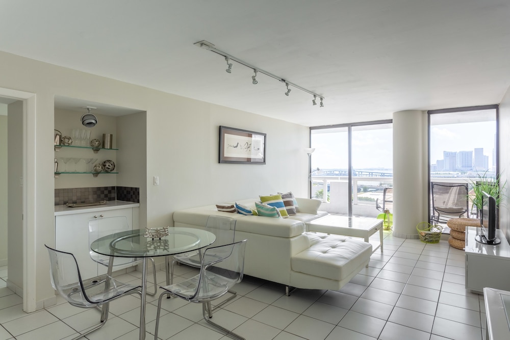 奢華 1 房飯店 - 近溫伍德,LUX ONE BEDROOM CLOSE TO WYNWOOD