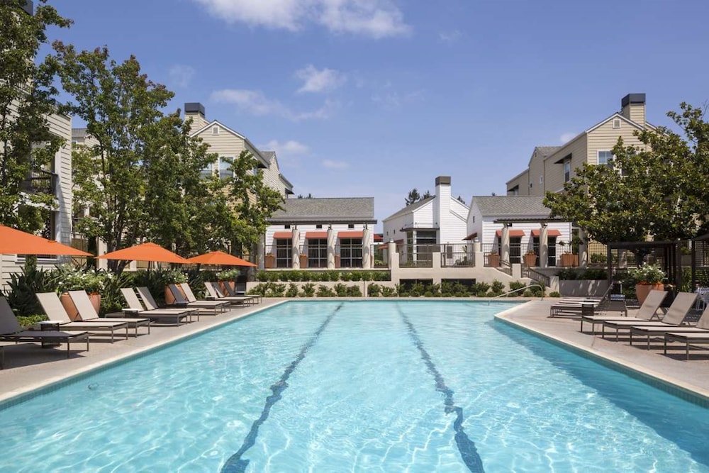 蘋果 HQ 附近全球奢華套房飯店,GLOBAL LUXURY SUITES NEAR APPLE HQ