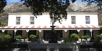 彭坦克莊園飯店,PONTAC MANOR HOTEL