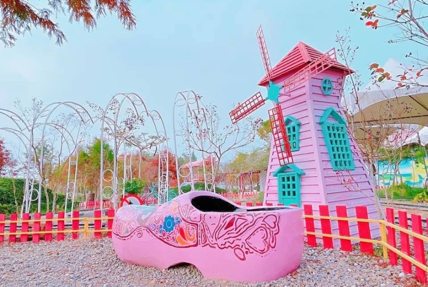 雲嘉旅遊 夢幻城堡 歐風玫瑰莊園 台版小京都 3d彩繪村 高跟鞋教堂2日 22ts929hi T 雲林 雄獅旅遊