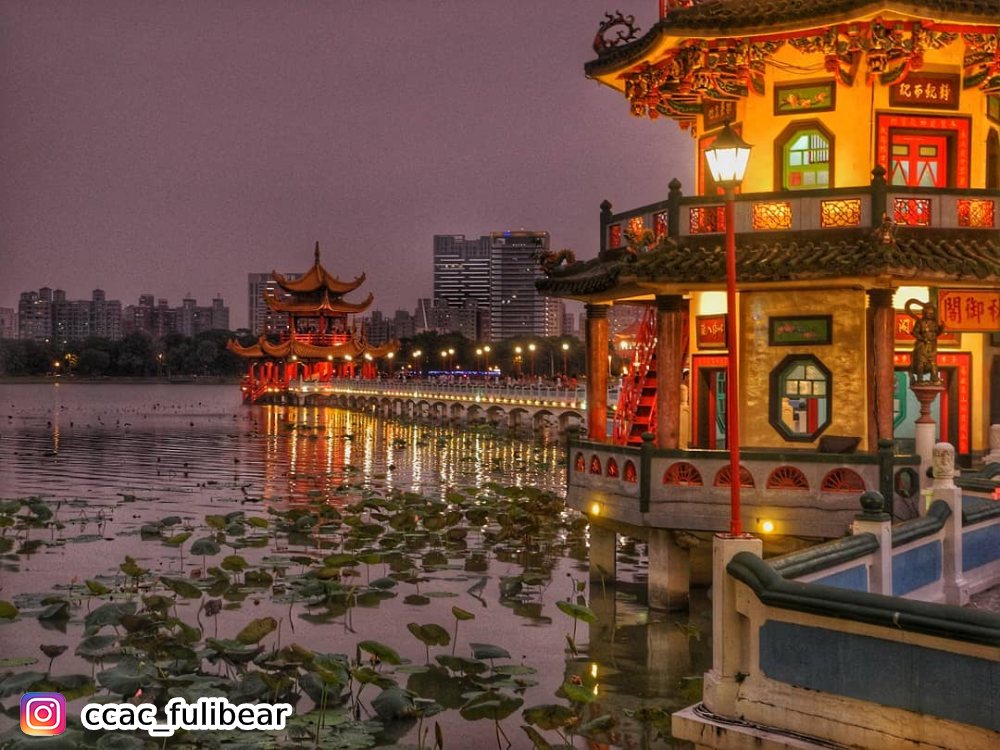 高雄蓮池潭,龍虎塔,春秋閣,玄天上帝,左營孔廟,纜繩滑水,主題樂園體驗