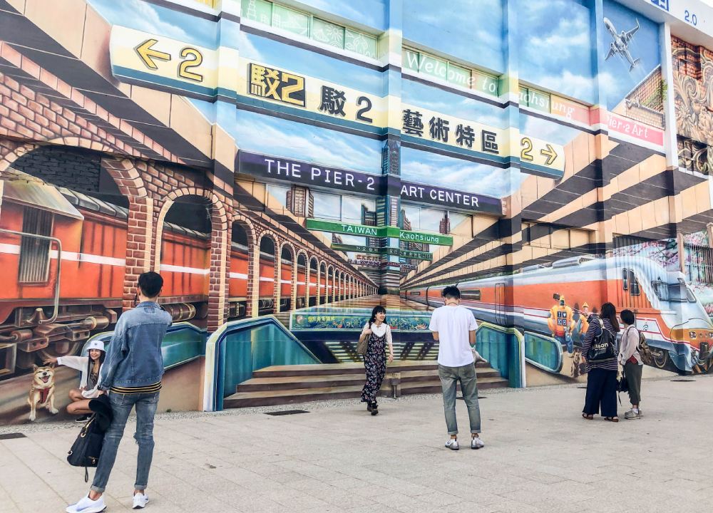 高雄景點,高雄輕軌,駁二特區