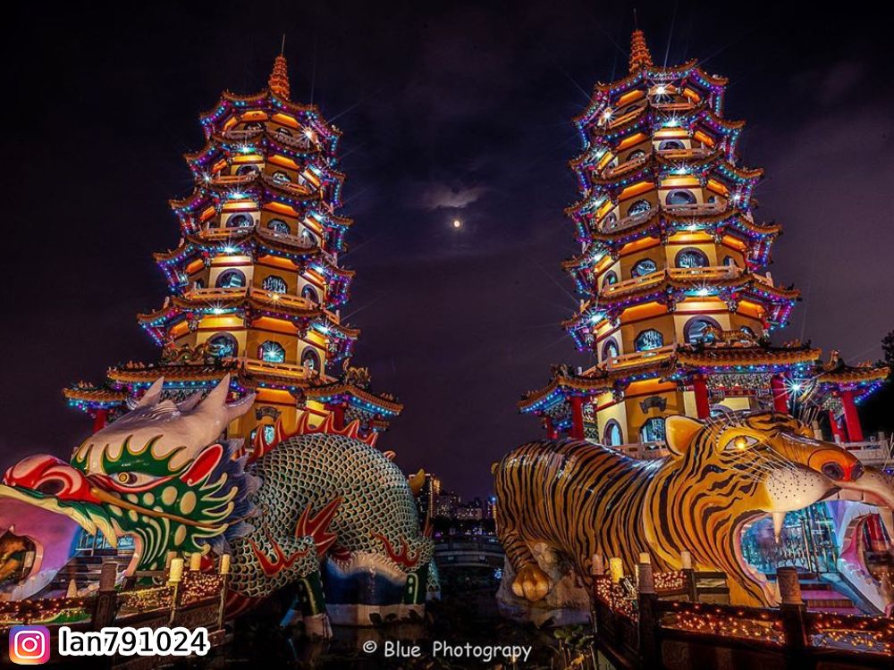 高雄蓮池潭,龍虎塔,春秋閣,玄天上帝,左營孔廟,纜繩滑水,主題樂園體驗