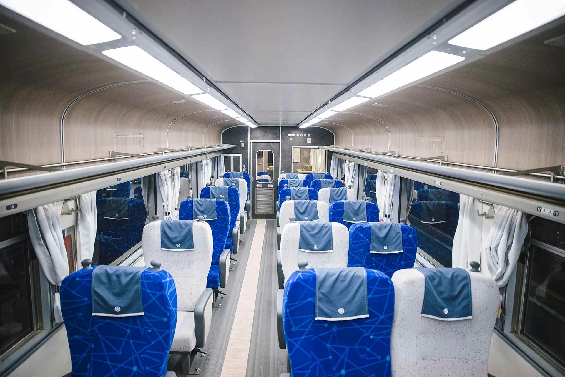 鳴日號商務車廂座椅