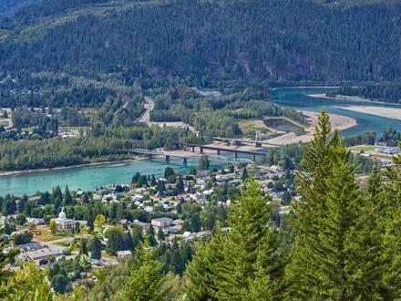 灰熊鎮 (Revelstoke)