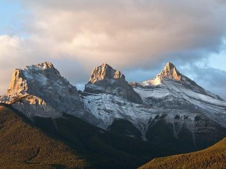 坎莫爾 (Canmore)