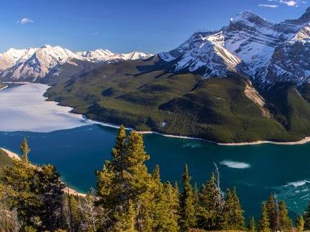 明尼旺卡湖 (Lake Minnewanka)