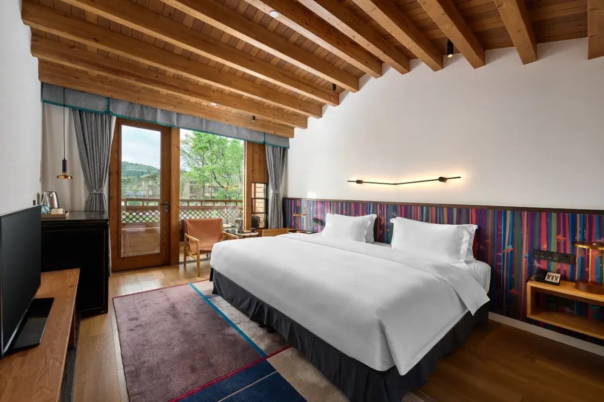 瀘沽湖英迪格酒店