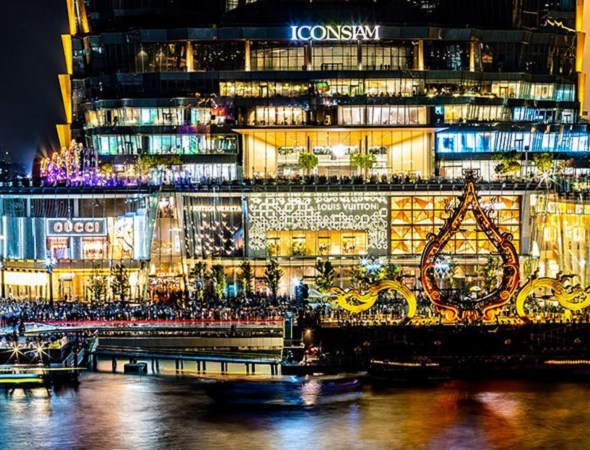 隆凱萊寺貼金箔祈福