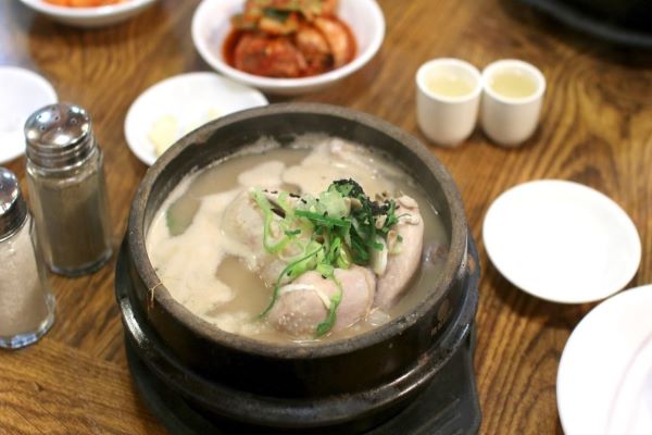 滋補人蔘燉雞,土俗村