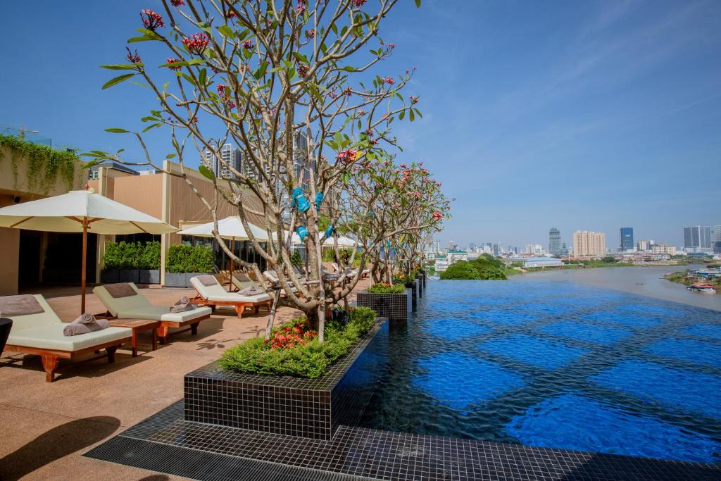 Sun & Moon Riverside Hotel