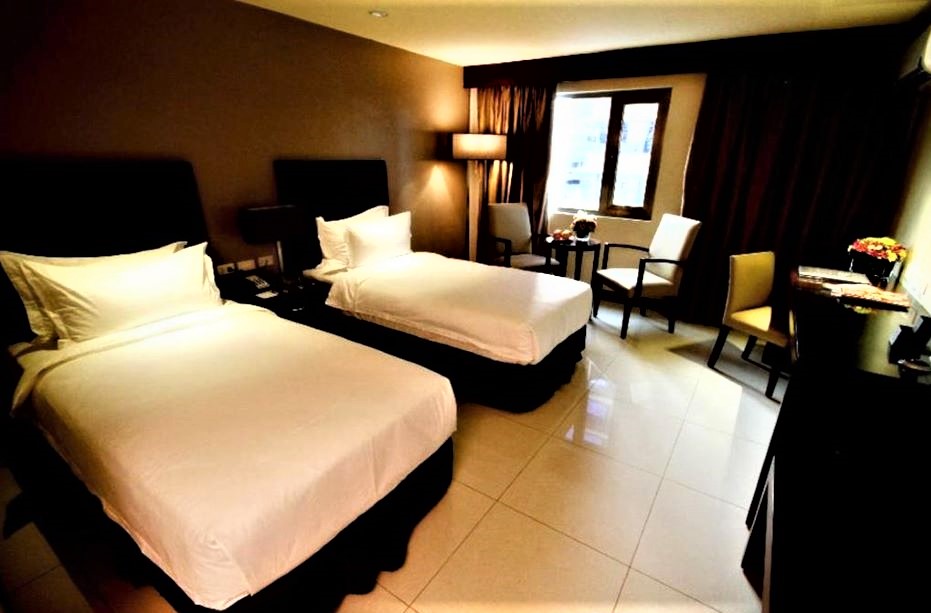 MANDARIN PLAZA HOTEL