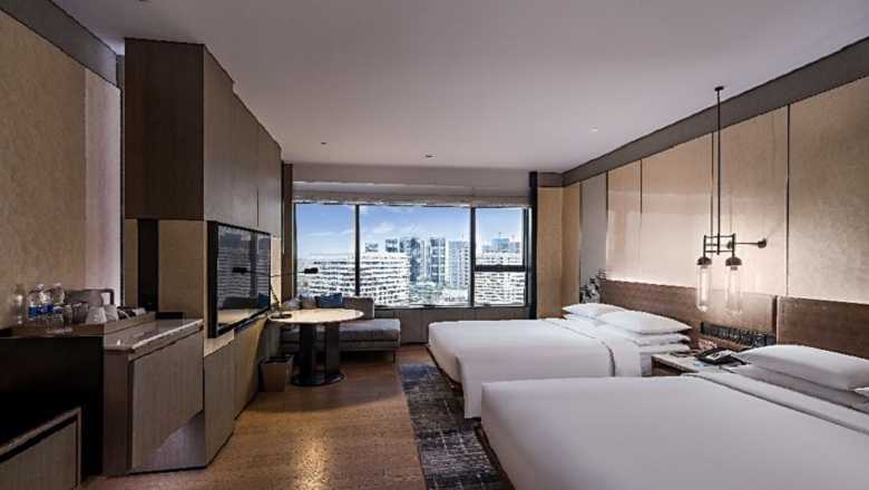３
