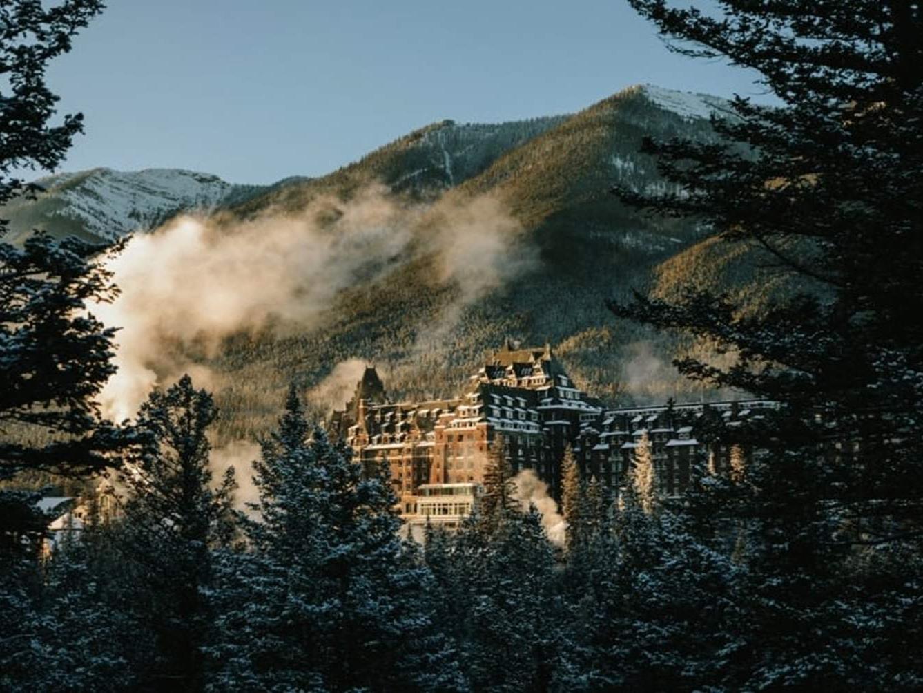 費爾蒙班夫春泉城堡 (FAIRMONT BANFF SPRINGS)