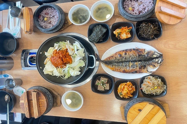 烤青花鱼+鐵板烤肉+ 健康石鍋米飯