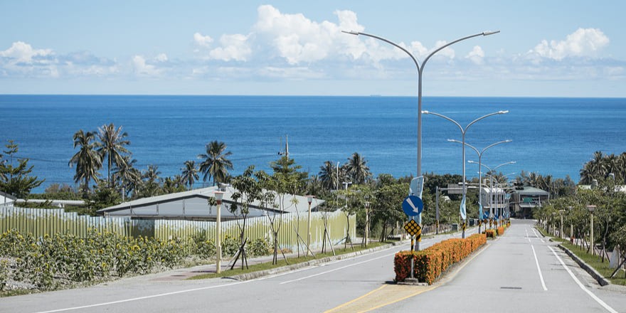 太麻里車站｜碧海藍天配筆直大道