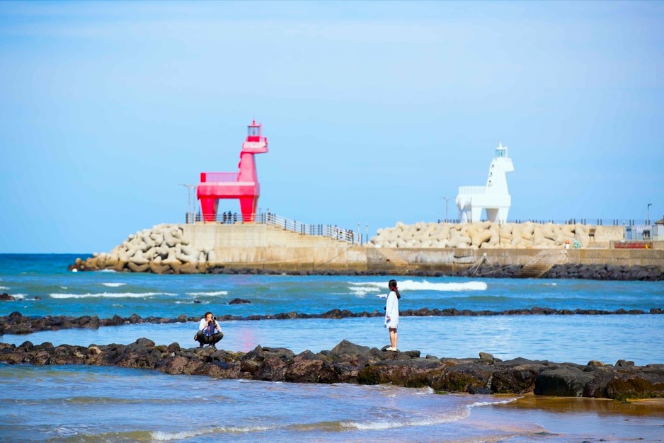 梨湖紅白馬燈塔