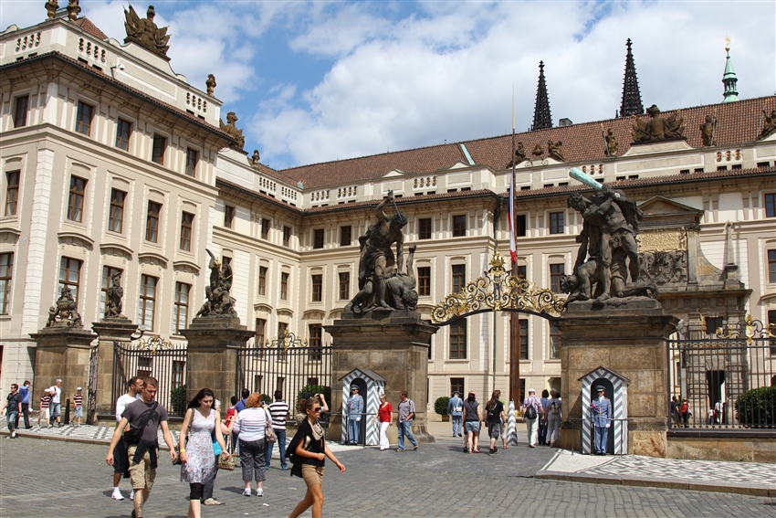 布拉格城堡區,布拉格舊皇宮,聖維特大教堂,黃金小巷,慕夏,卡夫卡