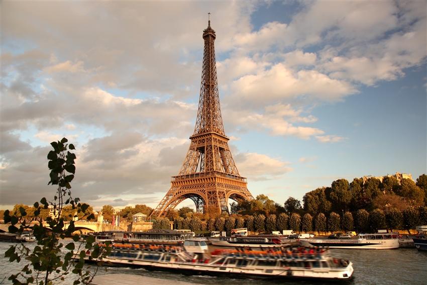 艾菲爾鐵塔,巴黎鐵塔,鐵製鏤空塔