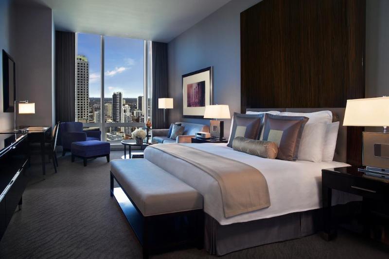 芝加哥川普國際酒店大廈,TRUMP INTERNATIONAL HOTEL TOWER CHICAGO