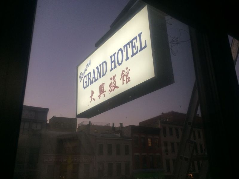 包偉利大飯店,BOWERY GRAND HOTEL